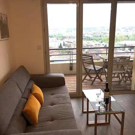 Ave. Castres Apartment