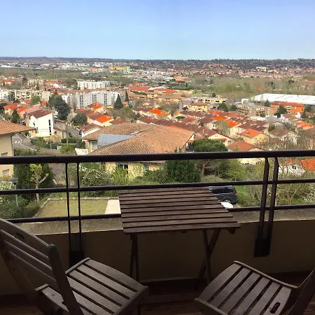 Ave. Castres Apartment